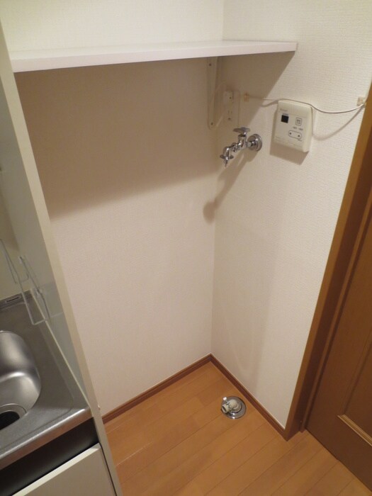 物件内観写真11　(洗濯機置場)
