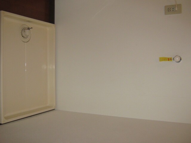 物件内観写真13　(洗濯機置場)