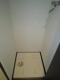 物件内観写真16　(洗濯機置場)