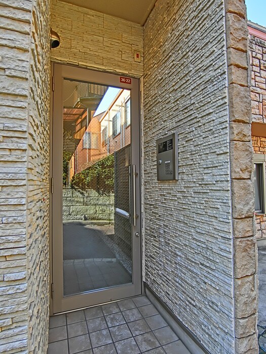 物件外観写真4　(エントランス部分)