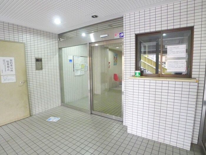 物件外観写真4　(エントランス部分)