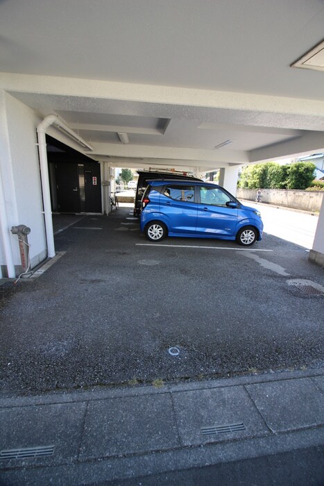 物件外観写真5　(駐車場)