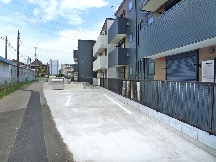 物件外観写真3　(駐車場)