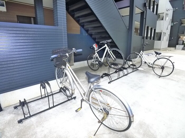 物件外観写真4　(駐輪場)