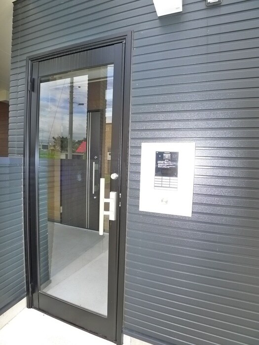 物件外観写真6　(エントランス部分)