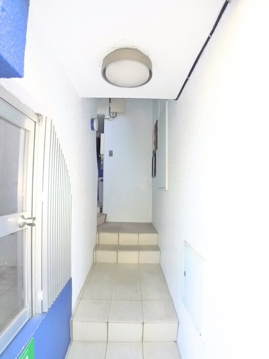 物件外観写真5　(エントランス部分)