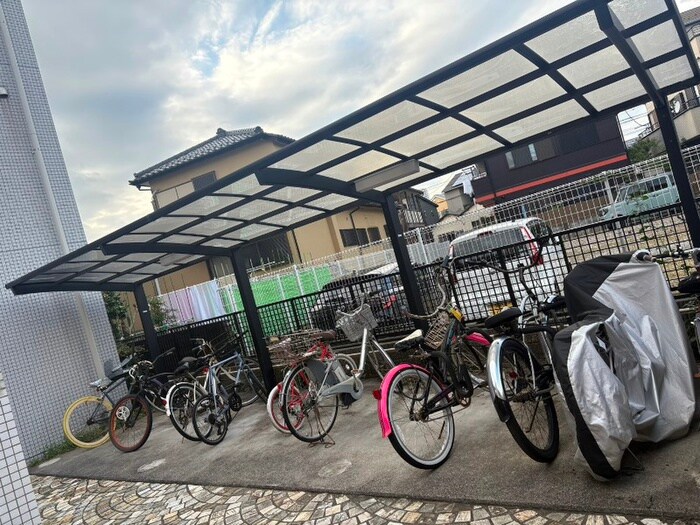 物件外観写真2　(駐輪場)