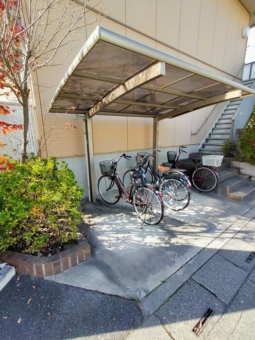 物件外観写真4　(駐輪場)