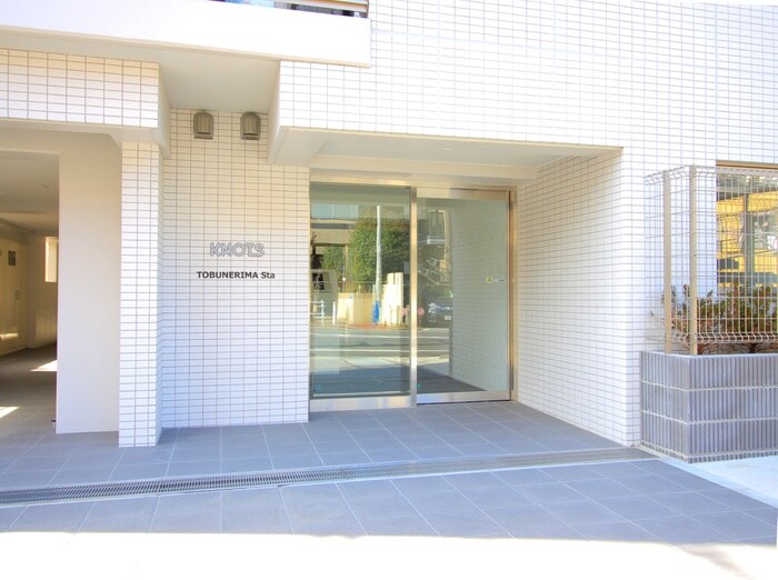 物件外観写真5　(エントランス部分)