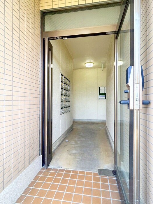 物件外観写真4　(エントランス部分)