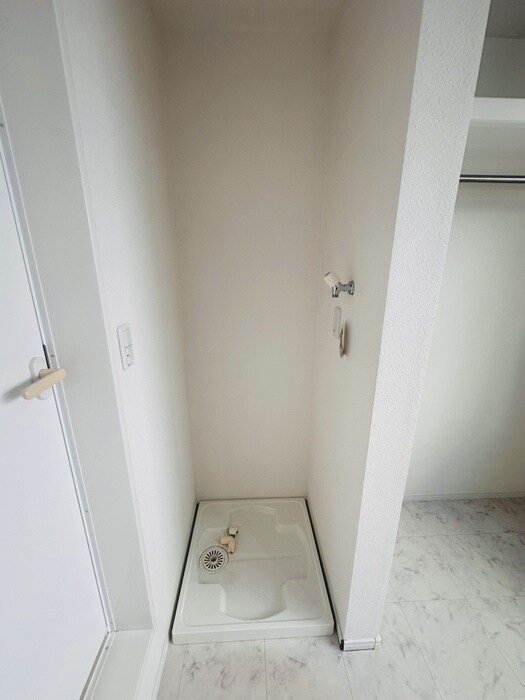 物件内観写真10　(洗濯機置場)