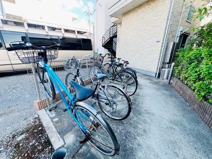 物件外観写真4　(駐輪場)