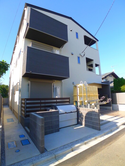 物件外観写真1　(建築中)