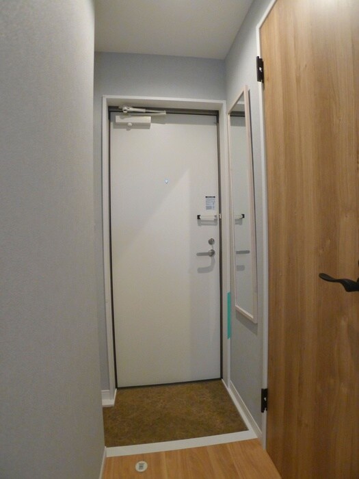 物件内観写真11　(玄関)