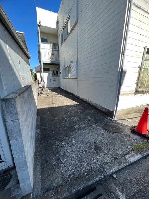 物件外観写真3　(エントランス部分)