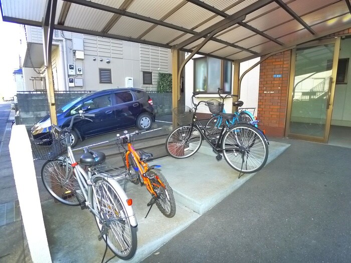 物件外観写真3　(駐輪場)