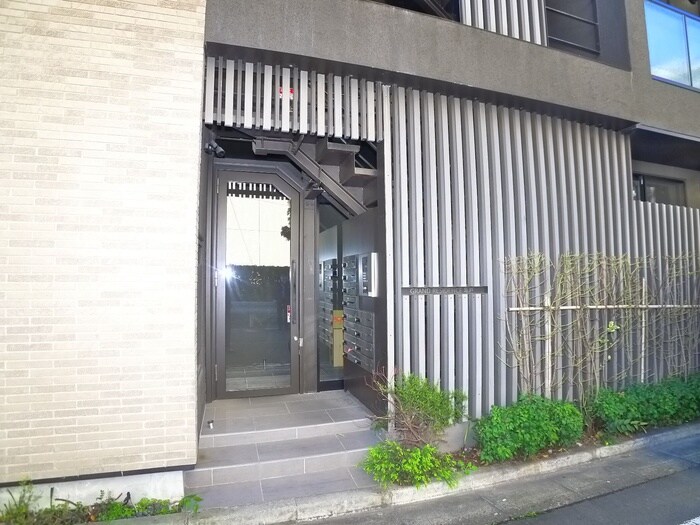 物件外観写真2　(エントランス部分)