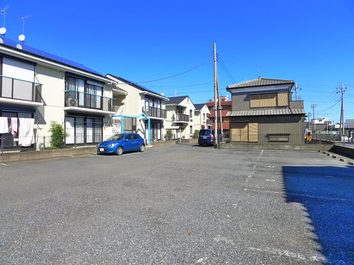 物件外観写真2　(駐車場)