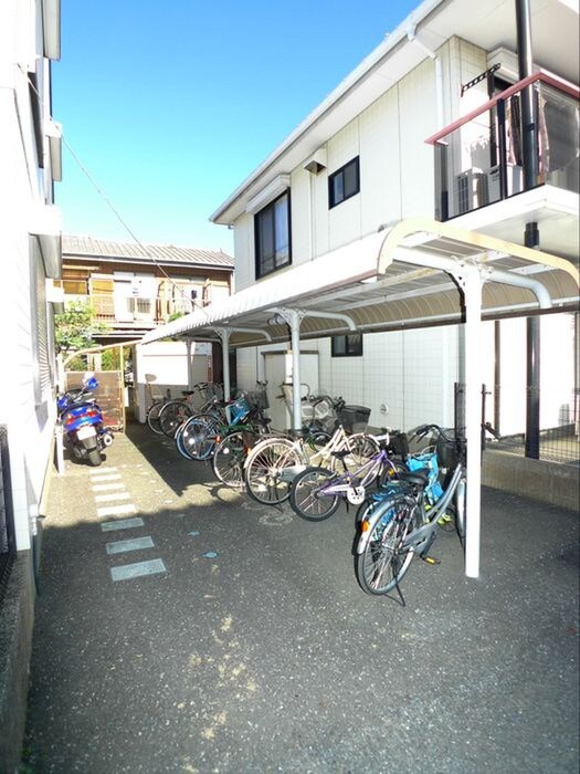 物件外観写真3　(駐輪場)