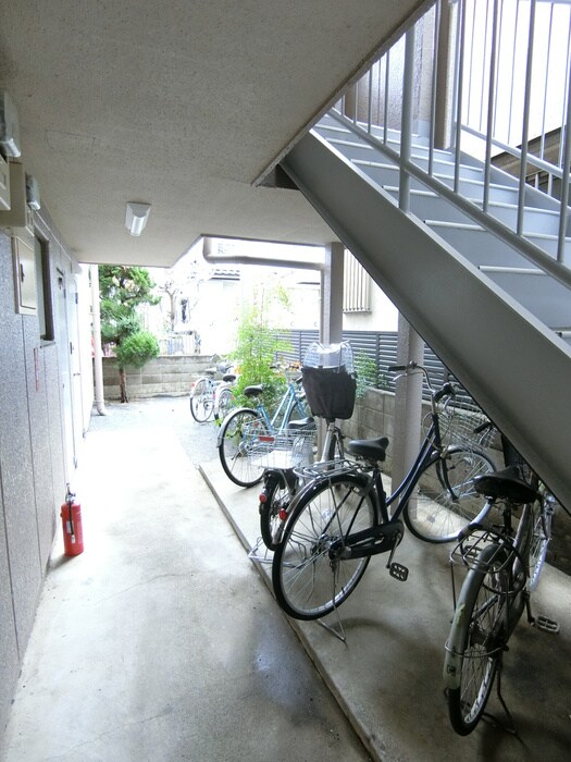 物件外観写真4　(駐輪場)