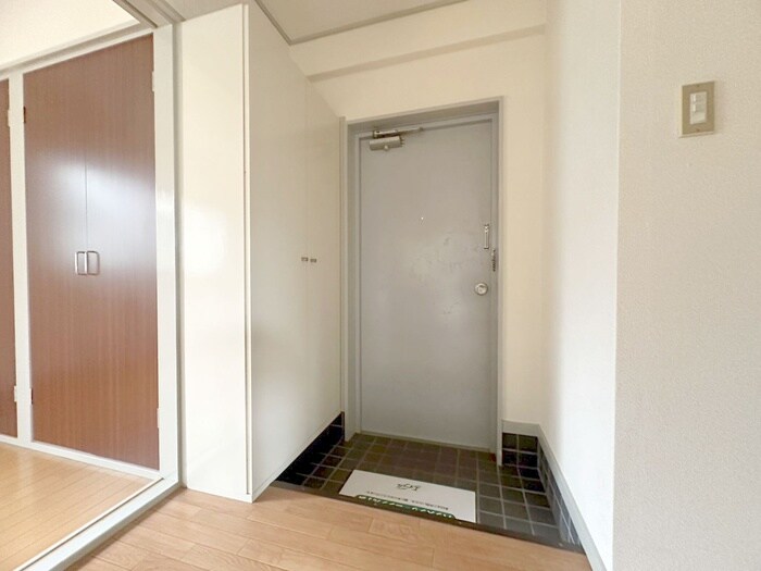 物件内観写真16　(玄関)
