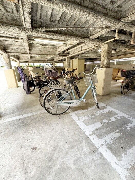 物件外観写真3　(駐輪場)