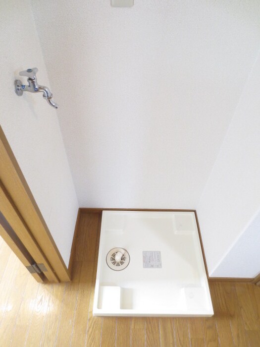 物件内観写真8　(洗濯機置場)