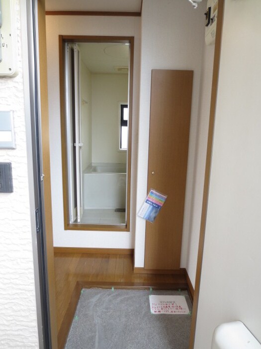 物件内観写真10　(玄関)
