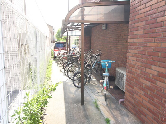 物件外観写真3　(駐輪場)