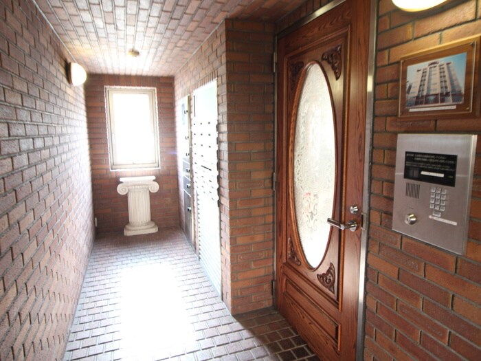 物件外観写真6　(エントランス部分)