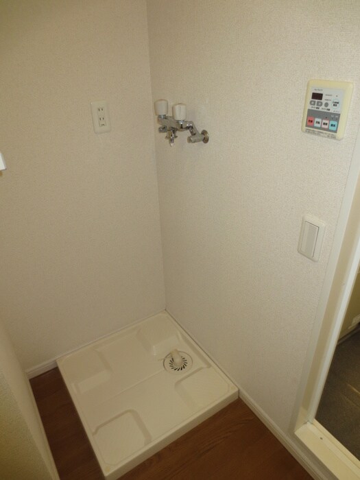 物件内観写真13　(洗濯機置場)