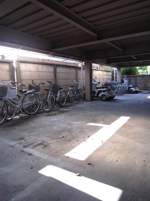 物件外観写真6　(駐輪場)