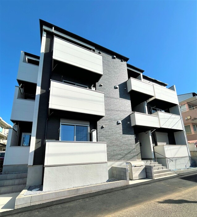 物件外観写真2　(エントランス部分)