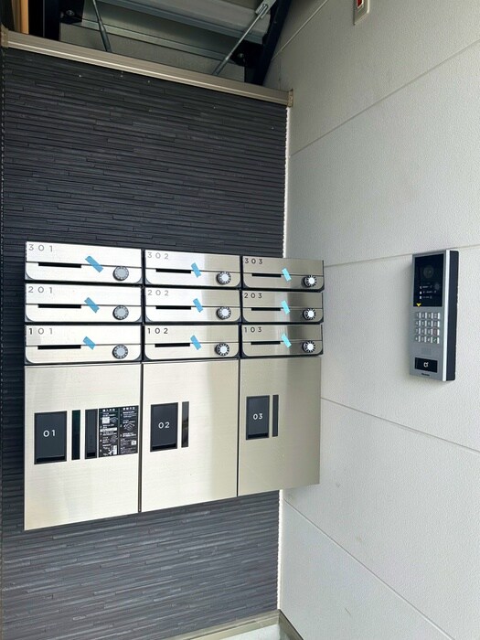 物件外観写真2　(エントランス部分)