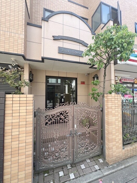 物件外観写真3　(エントランス部分)