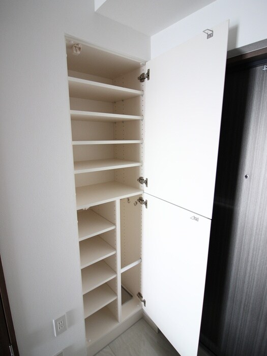 物件内観写真8　(靴箱)