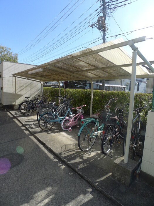物件外観写真3　(駐輪場)
