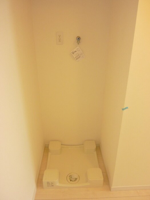 物件内観写真16　(洗濯機置場)