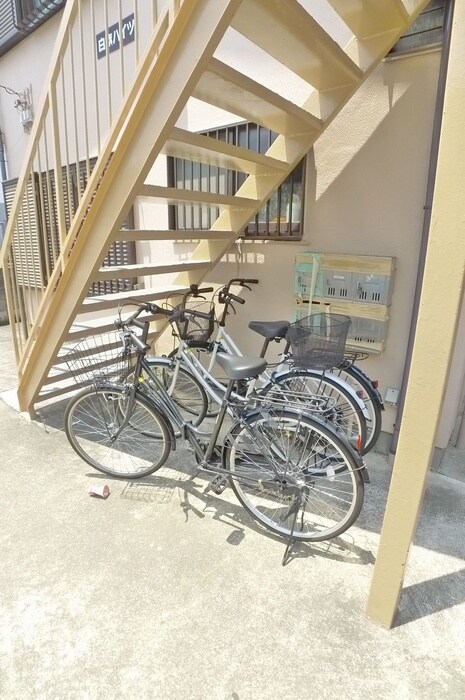 物件外観写真5　(駐輪場)