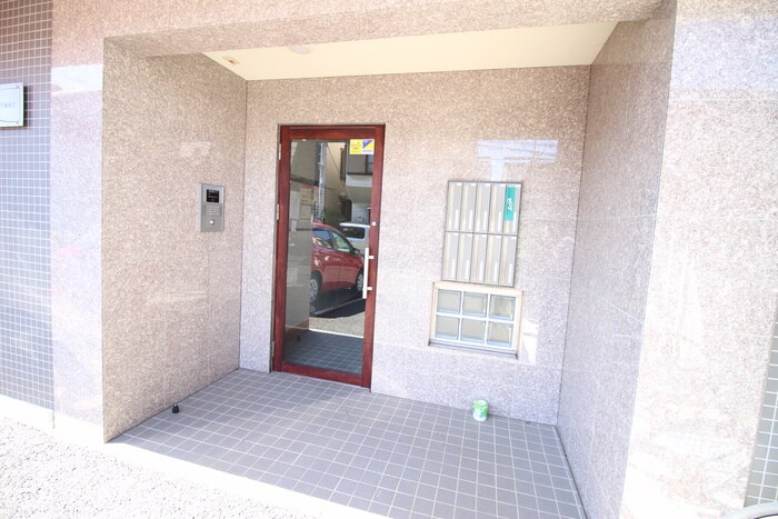 物件外観写真2　(エントランス部分)