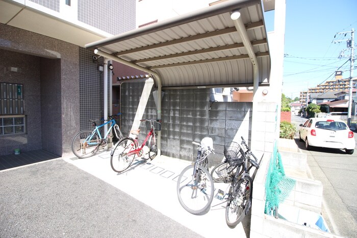 物件外観写真4　(駐輪場)
