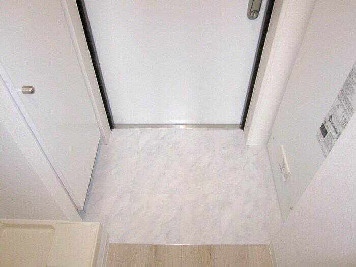 物件内観写真12　(玄関)