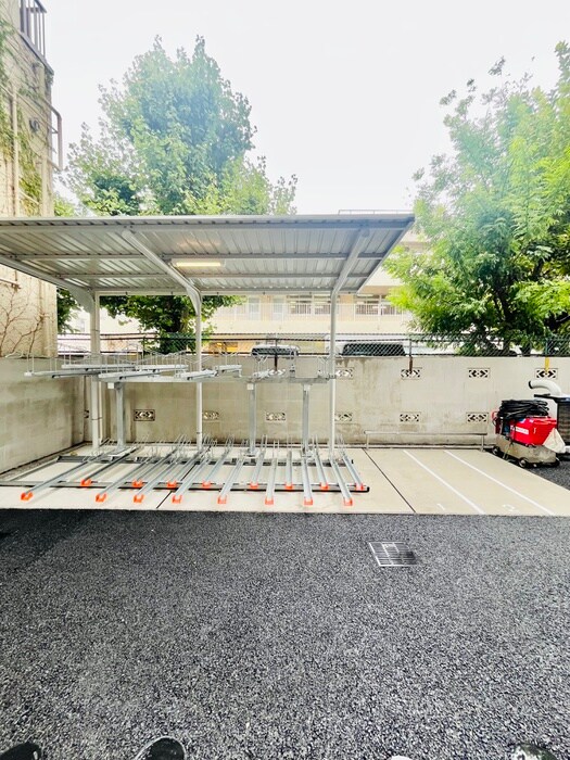 物件外観写真5　(駐輪場)