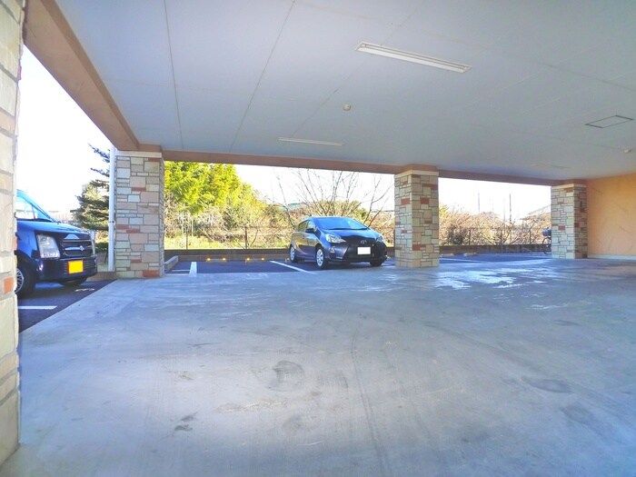 物件外観写真5　(駐車場)