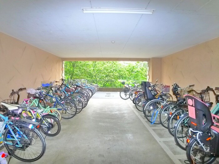 物件外観写真6　(駐輪場)