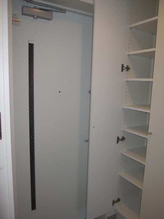 物件内観写真12　(靴箱)