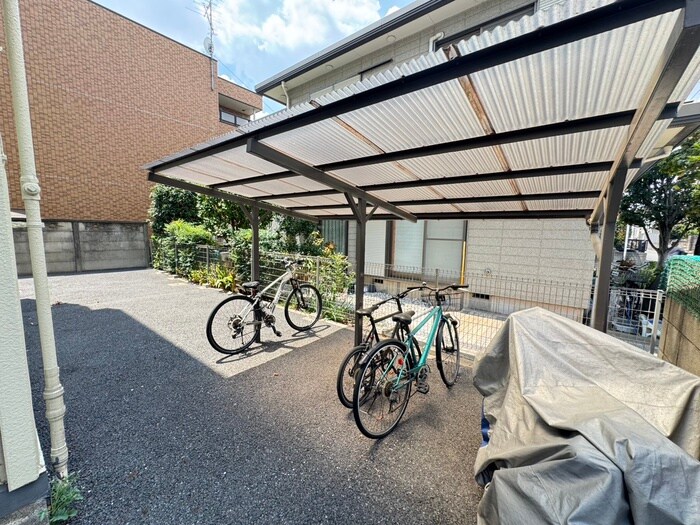 物件外観写真4　(駐輪場)