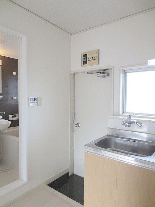 物件内観写真13　(玄関)