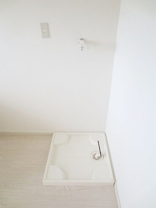 物件内観写真16　(洗濯機置場)