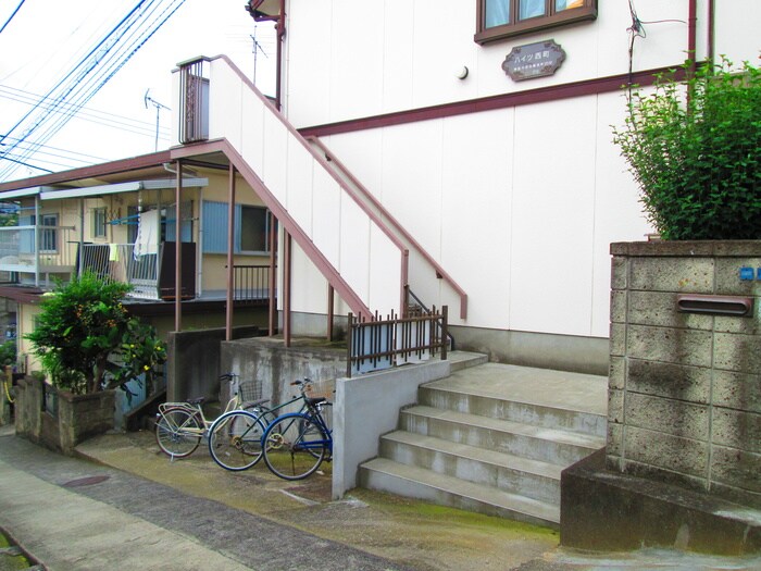 物件外観写真3　(エントランス部分)